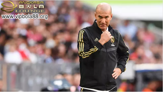 Fans Pemain Real Madrid Pun Dibuat Bingung oleh Zinedine Zidane