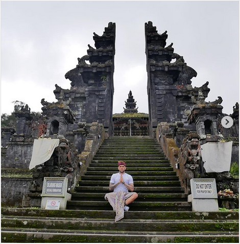 Potret Keseruan Liburan Dani Alves dan Istri di Bali