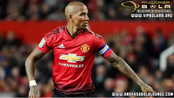 Ashley Young Kapten Baru Manchester United