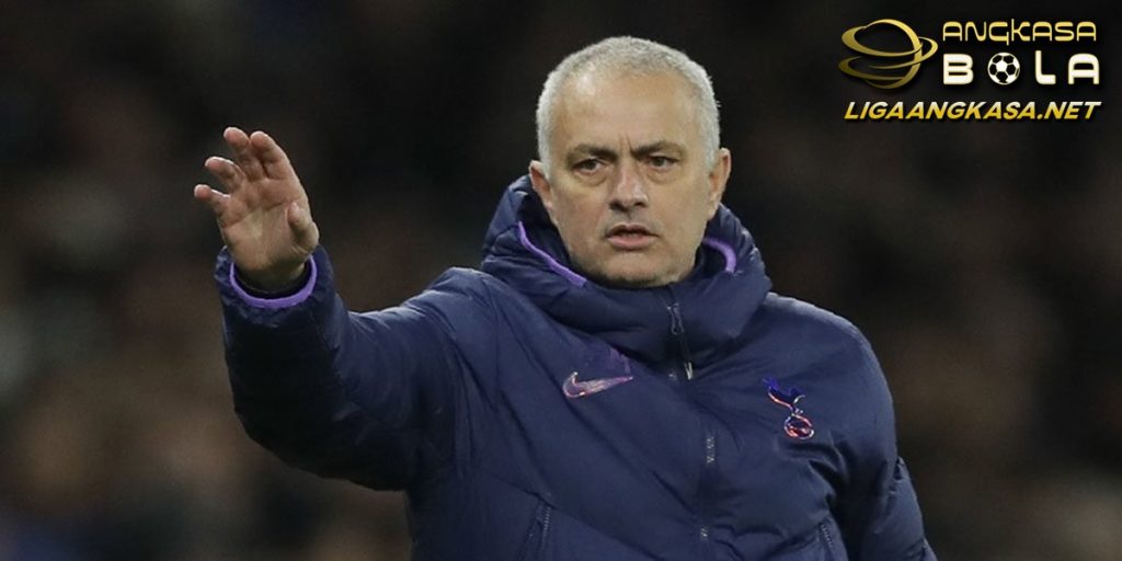 Mourinho Bawa Tottenham Juara EPL Fans MU Kebakaran Jenggot