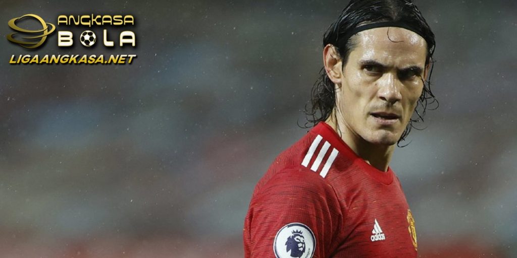 Edinson Cavani Buang Buang Peluang Solskjaer Dia akan Cetak Gol