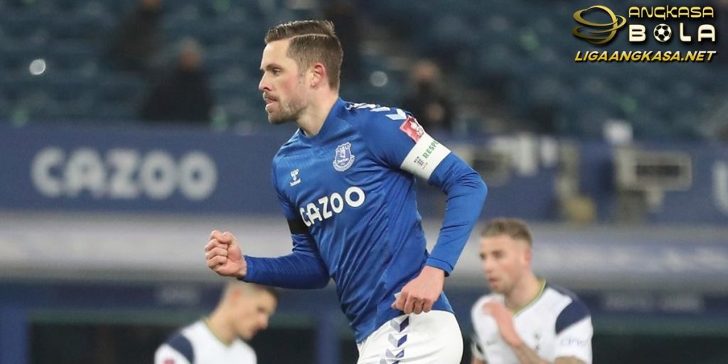 Man of the Match Everton vs Tottenham Gylfi Sigurdsson