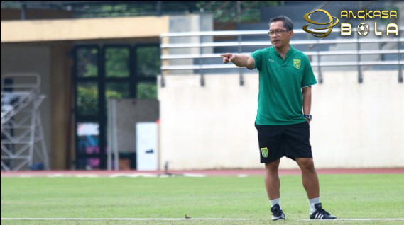 Aji Santoso Evaluasi Mental Persebaya Jelang Lawan Bhayangkara FC
