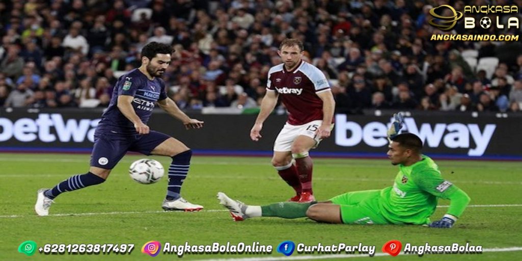 the Match West Ham vs Manchester City Alphonse Areola