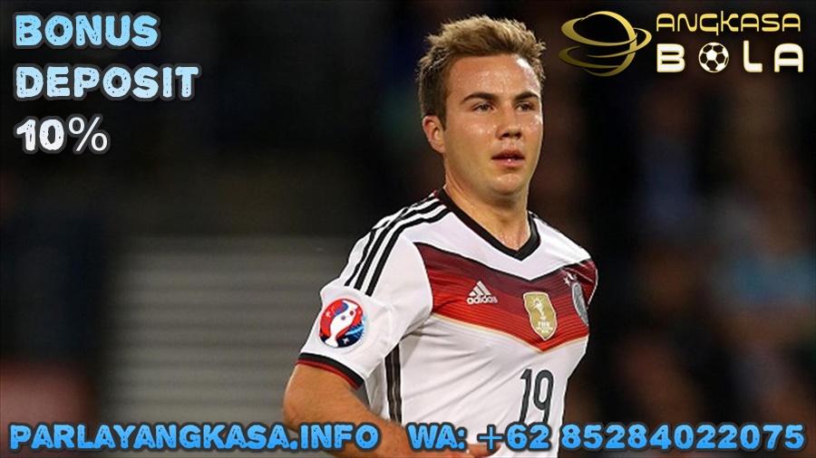 MARIO GOTZE RESMI BERSERAGAM EINTRACHT FRANKFURT MUSIM DEPAN