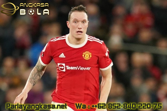 Phil Jones Masuk Proyeksi Skuat Manchester United