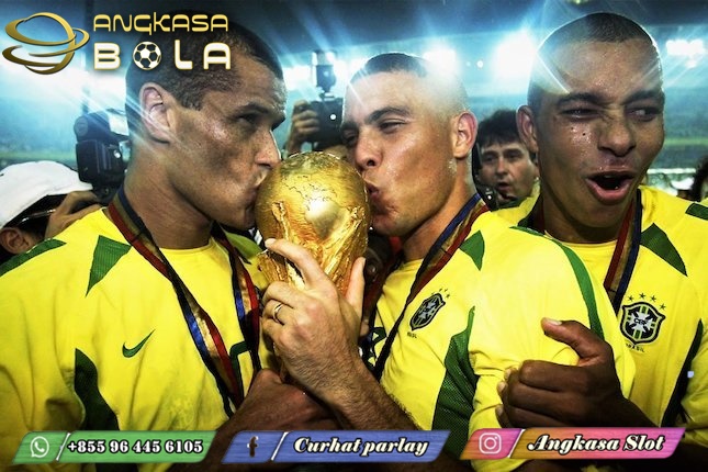 Cerita di Balik Rambut Ikonik Ronaldo di Piala Dunia 2002