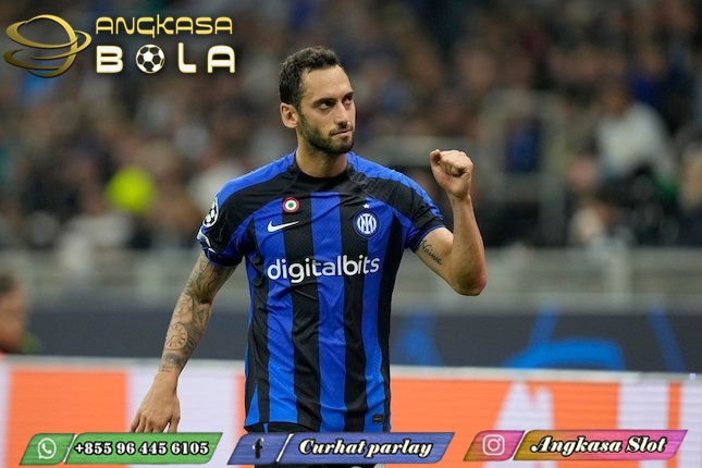 Hakan Calhanoglu Khawatir Inter Milan Diamuk Barcelona