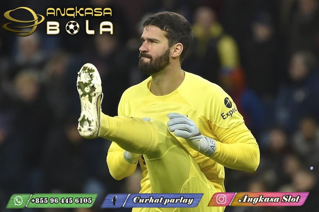 Alisson Buka Suara Soal Perselisihannya Dengan Kapten Liverpool